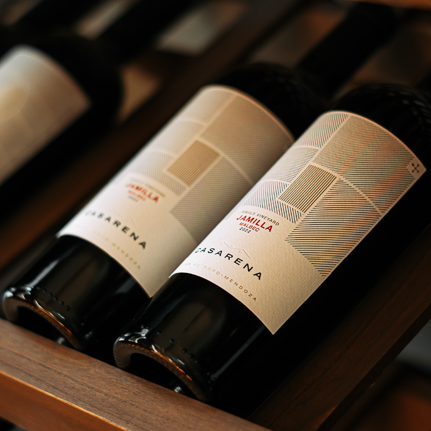 Detalle de etiquetas Single Vineyard Jamilla y Naoki