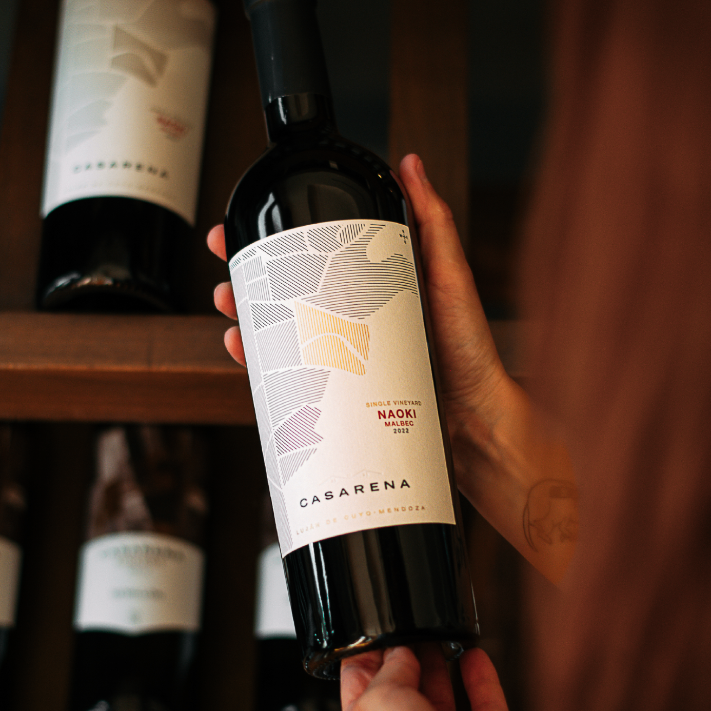 Botella Naoki Malbec Casarena en cava